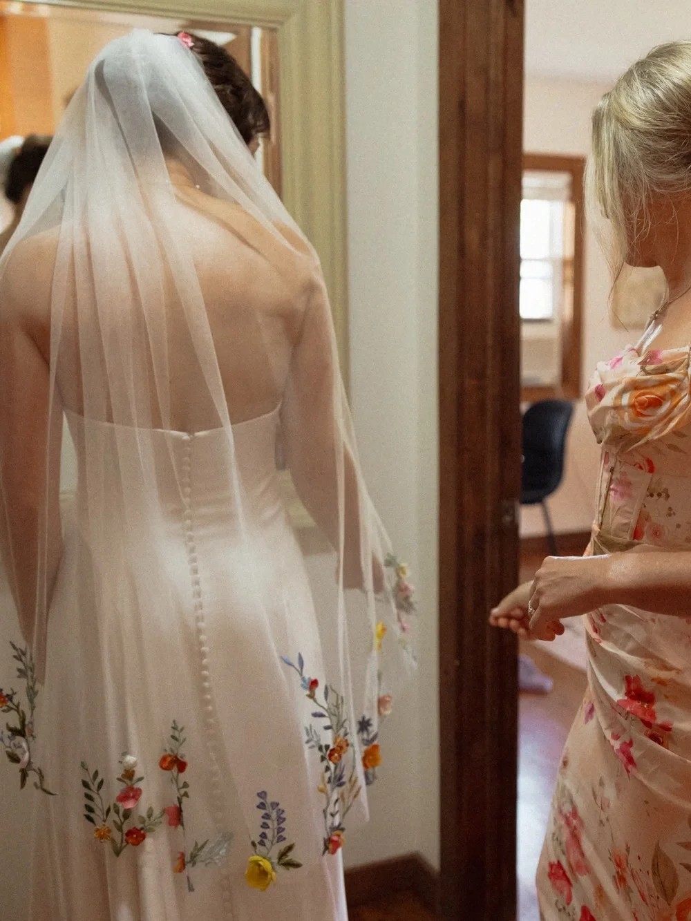 Veil- Fingertip Length Floral Appliqué